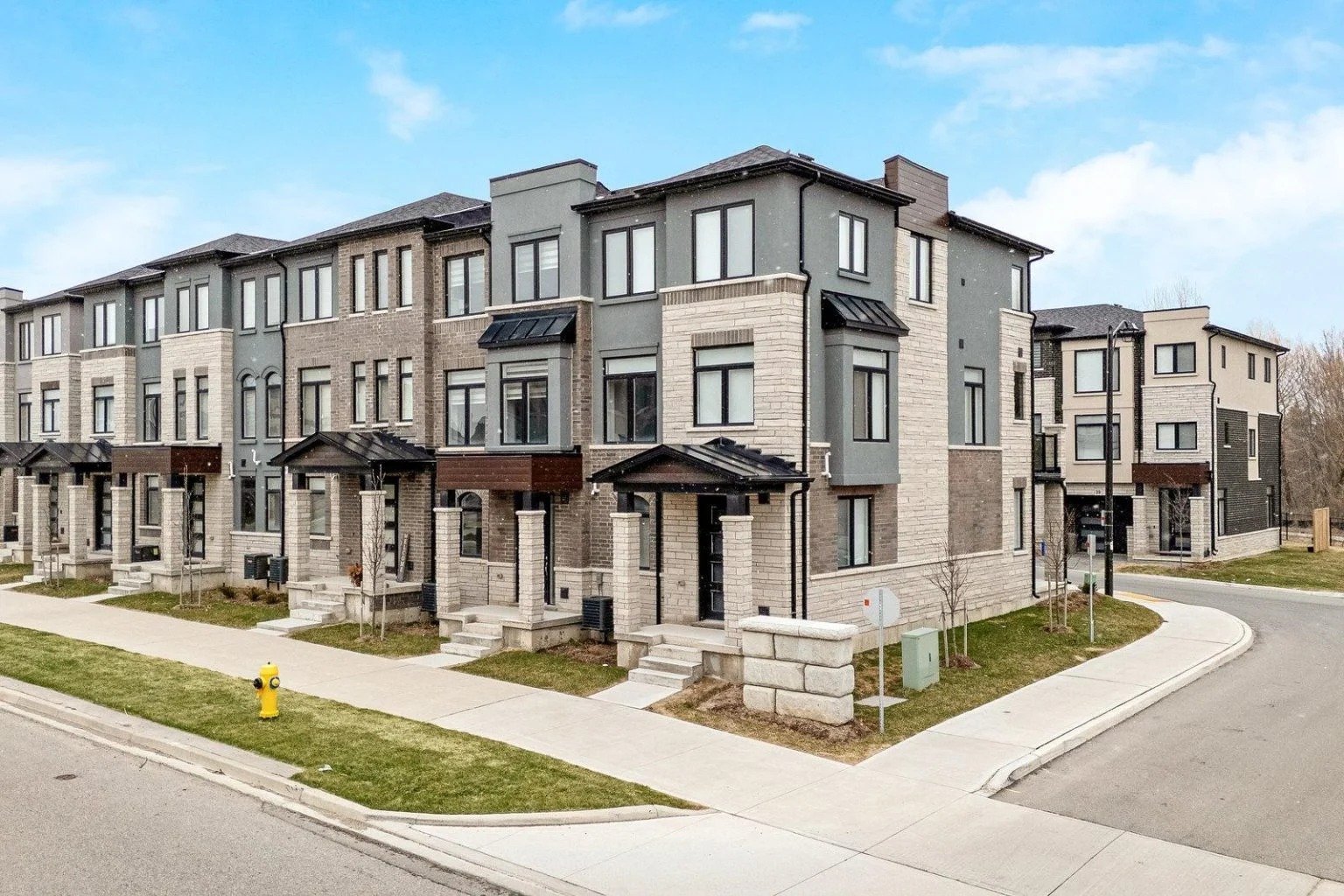 Coastal Townhomes Mississauga exterior streetscape